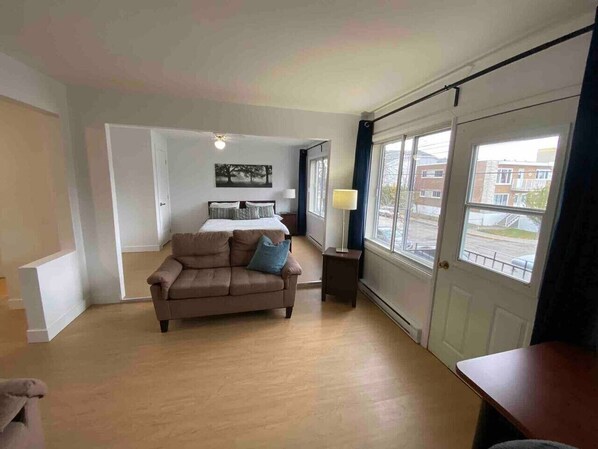 2 Schlafzimmer, Schreibtisch, Bügeleisen/Bügelbrett, WLAN
