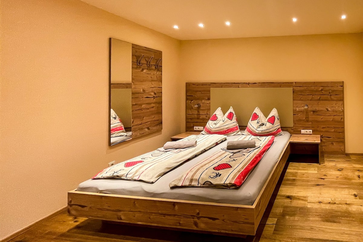 Comfort Apartment, 2 Bedrooms, Mountain View | WiFi (free), bed sheets