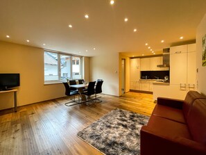 Comfort Apartment, 2 Bedrooms, Mountain View | Living area
