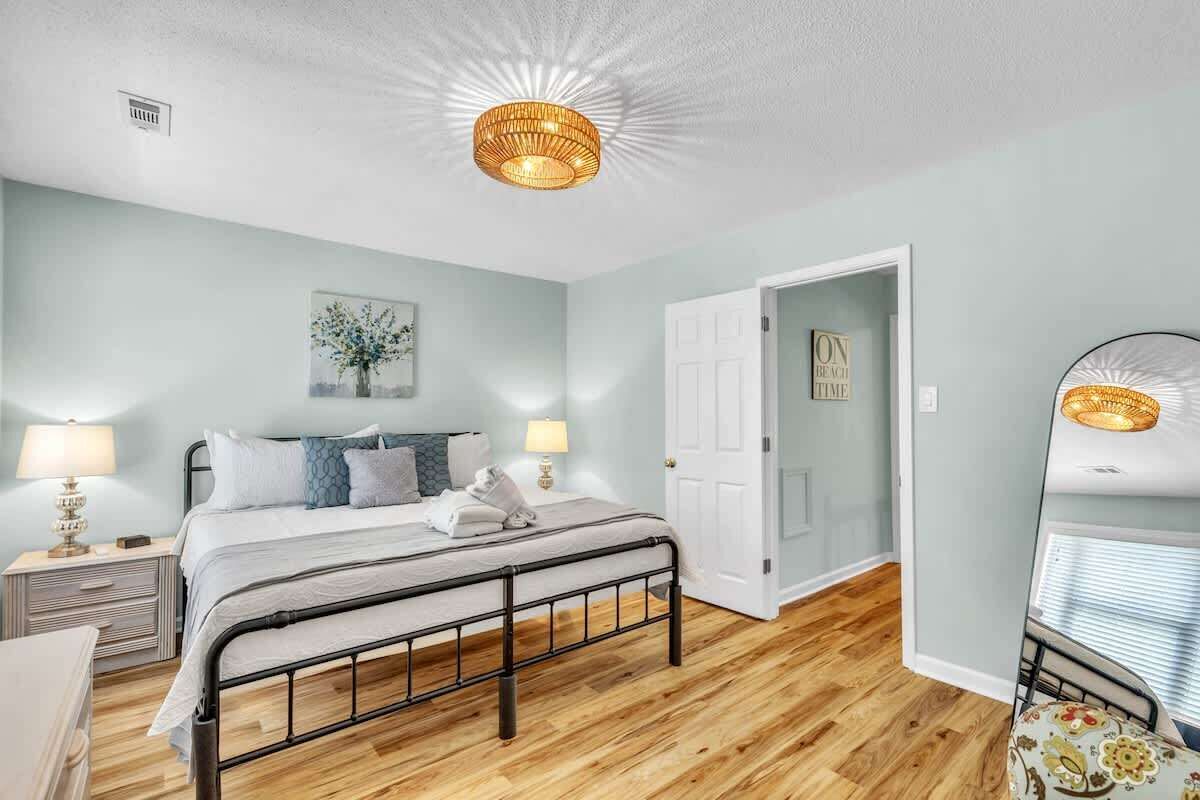 2 bedrooms, iron/ironing board, free WiFi, bed sheets