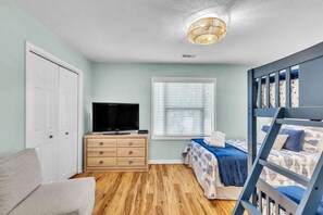 2 chambres, fer et planche à repasser, Wi-Fi gratuit, draps fournis