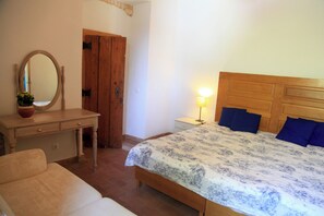 5 habitaciones, tabla de planchar con plancha, wifi y ropa de cama 