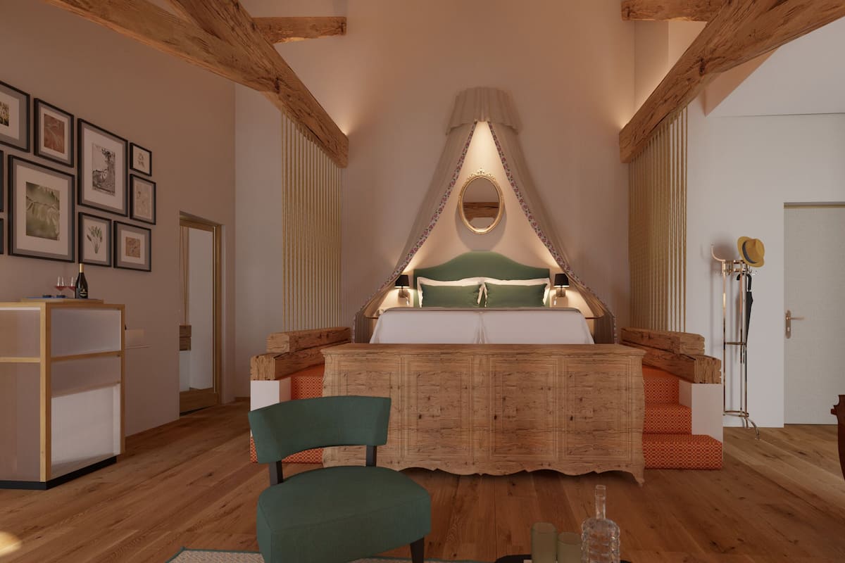 Superior Suite, Courtyard View | 1 bedroom, in-room safe, blackout curtains, soundproofing