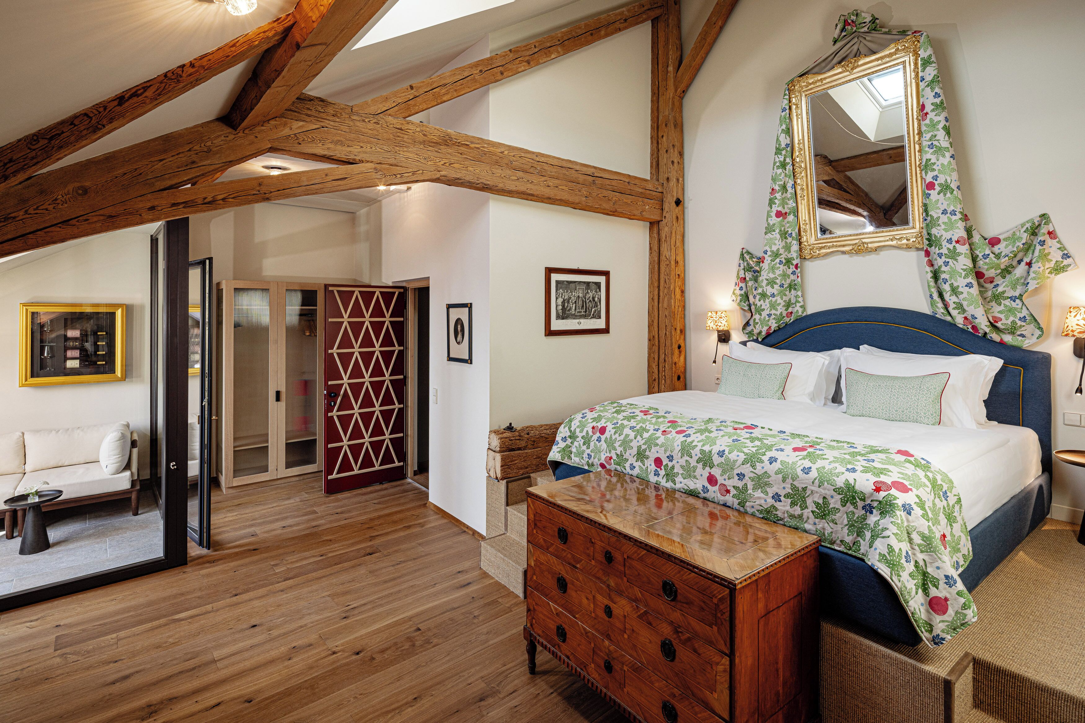 Superior suite, uitzicht op de binnenplaats | 1 slaapkamer, een kluis op de kamer, verduisterende gordijnen