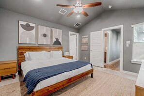 6 bedrooms, desk, free WiFi, bed sheets