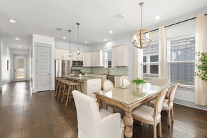 Dining - Turtle Cove - Villas of Frangista, Private Pool, Golf Cart! (Miramar Beach)