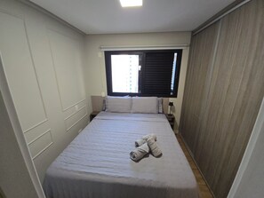 1 bedroom, WiFi, bed sheets - Comfort in V Mariana 1m from Ana Rosa station - for HomeOffice with Garage (Vila Mariana São Paulo)