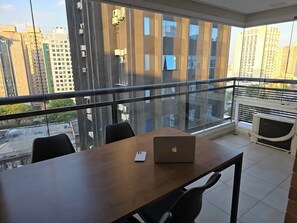 Dining - Comfort in V Mariana 1m from Ana Rosa station - for HomeOffice with Garage (Vila Mariana São Paulo)
