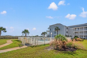 Exterior - NEW! Sea Cloisters 105B 3-Bedroom Condo with Pool and Beach view (North Myrtle Beach)