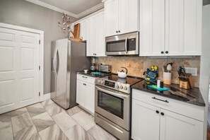 Refrigerador, microondas, horno y lavavajillas 