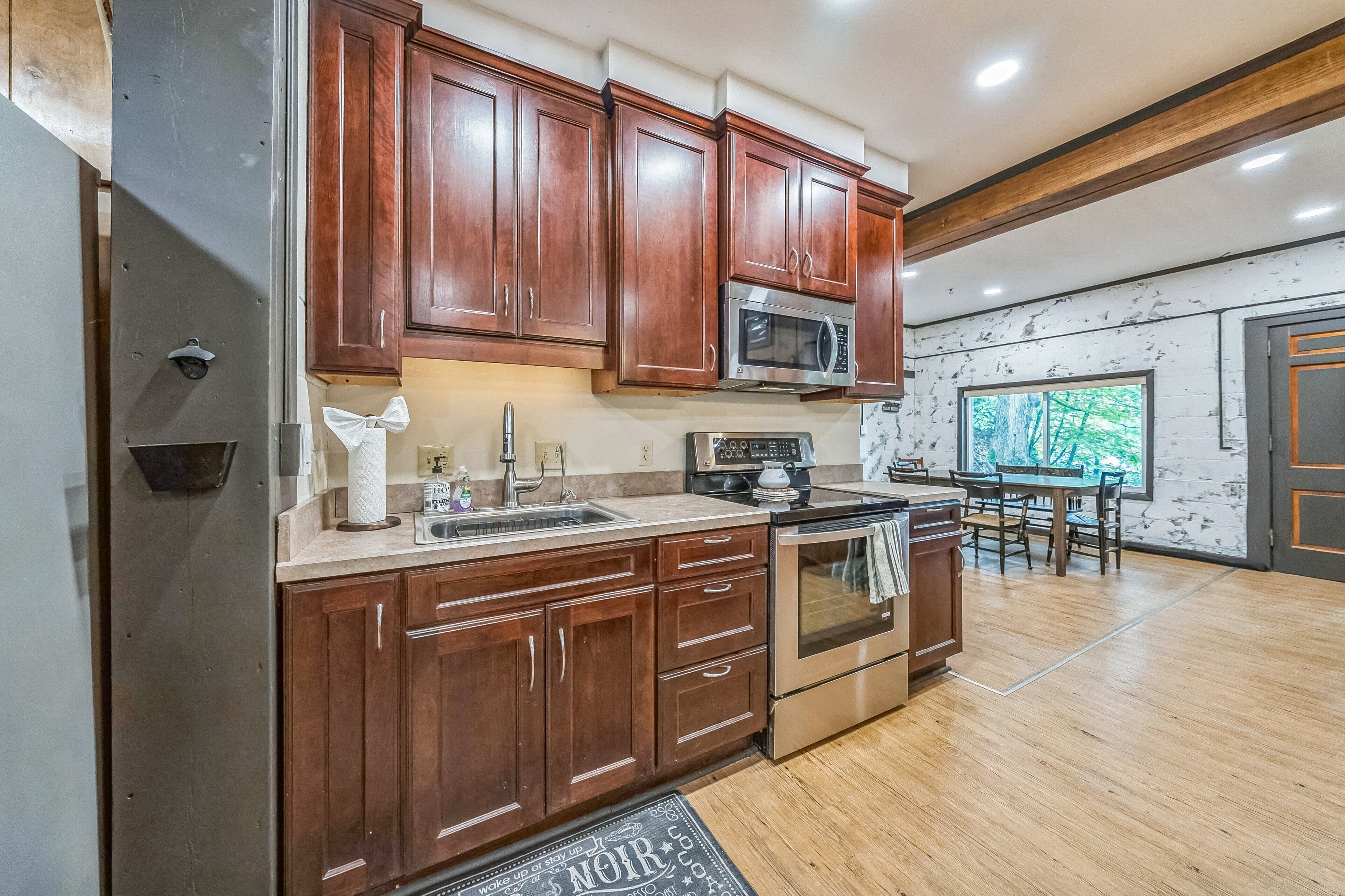 Frigorifero, microonde, forno, macchina per tè/caffè