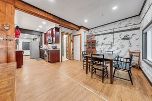 Dining - NEW! Peaceful Lakefront Getaway on Cayuga Lake (Aurora)