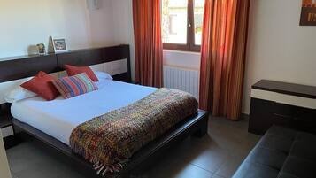 1 chambre, fer et planche Ă repasser, Wi-Fi, draps fournis