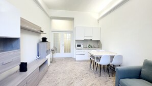 Room, 1 Bedroom, Smoking | Dining room - Room-foro Romano Apartments C (Rome)