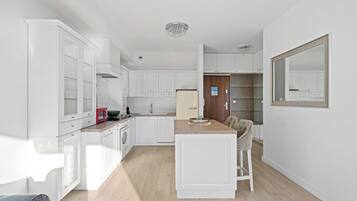 Comfort Apartment, Balcony | Private kitchen | Full-size fridge, microwave, oven, stovetop