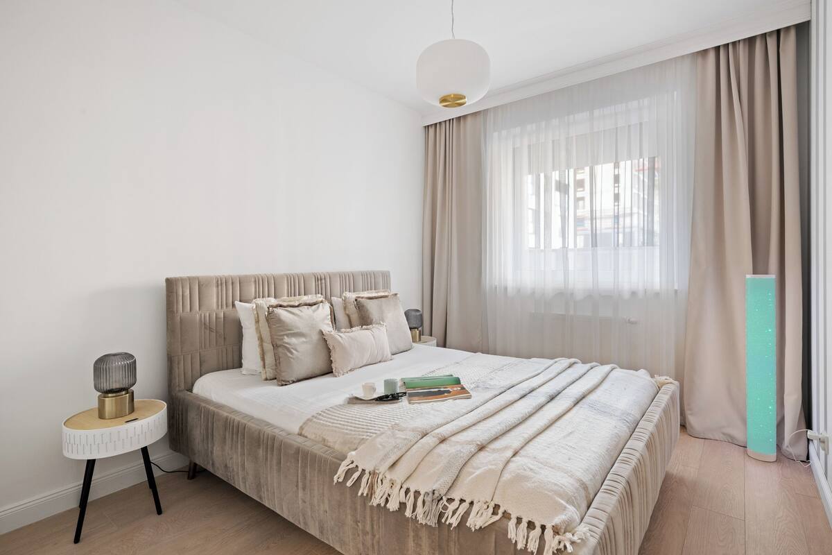 Apartemen Mewah, balkon | Setrika/meja setrika dan Wi-Fi gratis