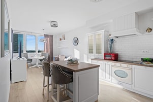 Comfort Apartment, Balcony | Private kitchen | Full-size fridge, microwave, oven, stovetop