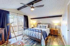 3 bedrooms, iron/ironing board, free WiFi, bed sheets - NEW! Beautiful mountain view, big deck, grill, fireplace, firepit - 3BD/1.5BA (Whitefield)