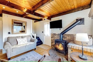 Smart TV, fireplace, books - NEW! Beautiful mountain view, big deck, grill, fireplace, firepit - 3BD/1.5BA (Whitefield)