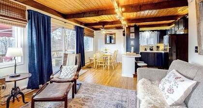 NEW! Beautiful mountain view, big deck, grill, fireplace, firepit - 3BD/1.5BA