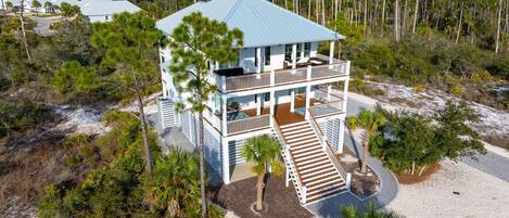 Nhà, nhiều giường (Home Away From Home) | Ngoại thất