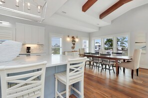Maison, Plusieurs lits (Home Away From Home) | Restauration