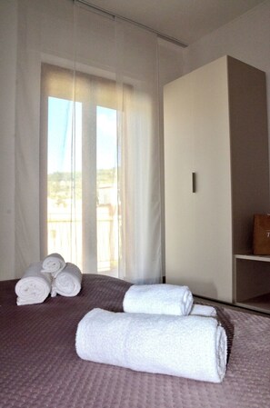 2 soverom, strykejern/-brett, wi-fi og sengetøy