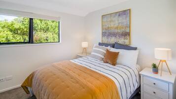 2 bedrooms, iron/ironing board, WiFi, bed sheets