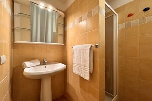 Shower, bidet - Abbadia Panoramic Terrace (Siena)