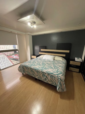 3 chambres, fer et planche à repasser, Wi-Fi, draps fournis