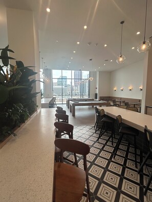 Meeting facility - 16th Floor 1-bedroom apartment in lovely Midtown with AC, WiFi, Pool near FOX (Atlanta)