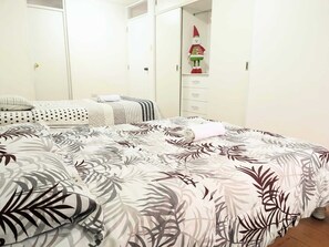 3 chambres, fer et planche à repasser, Wi-Fi, draps fournis