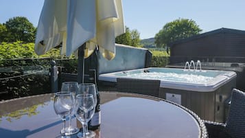 Bồn tắm spa ngoài trời