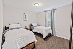 4 bedrooms, iron/ironing board, WiFi, bed sheets
