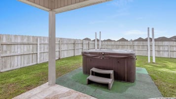 Tina de hidromasaje al aire libre