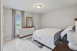 4 bedrooms, iron/ironing board, WiFi, bed sheets