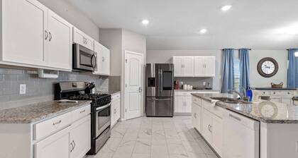 4 Bedroom Home with Hot Tub in Lake Charles