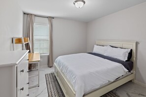 4 bedrooms, iron/ironing board, WiFi, bed sheets