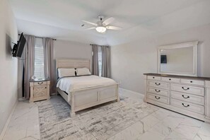 4 bedrooms, iron/ironing board, WiFi, bed sheets