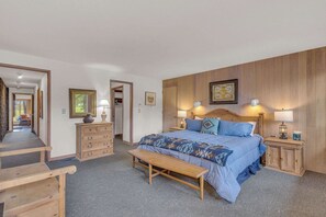 5 bedrooms, WiFi - AC, great for families, Pet friendly, great perks, huge kitchen, amazing views! (Sunriver)