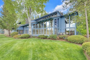 Exterior - AC, great for families, Pet friendly, great perks, huge kitchen, amazing views! (Sunriver)