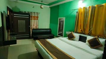 Phòng 3 Deluxe, quang cảnh biển | Bàn, khu vực làm việc phù hợp cho laptop