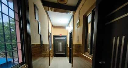 Hotel J B Palace