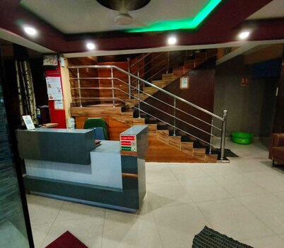 Hotel J B Palace