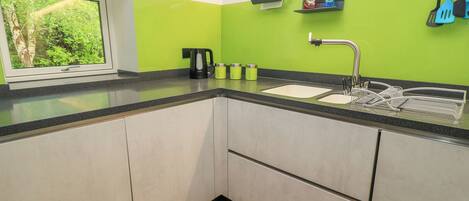 Batterie de cuisine, vaisselle et ustensiles