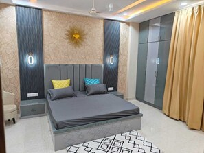 4 bedrooms, WiFi, bed sheets