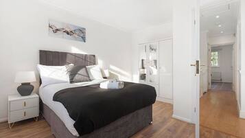 4 bedrooms, iron/ironing board, free WiFi, bed sheets