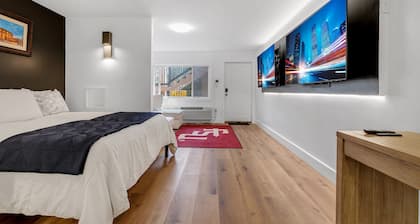 Luxury Condo by Stadium — Unbeatable Location! 2 minute walk to stadium!