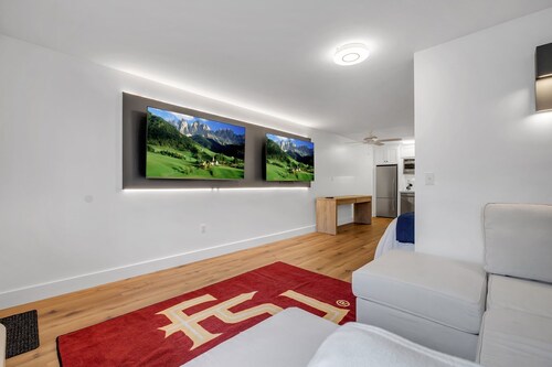 Luxury Condo by Stadium — Unbeatable Location! 2 minute walk to stadium!