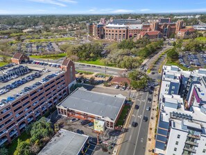 Exterior - Luxury Condo by Stadium — Unbeatable Location! 2 minute walk to stadium! (Tallahassee)